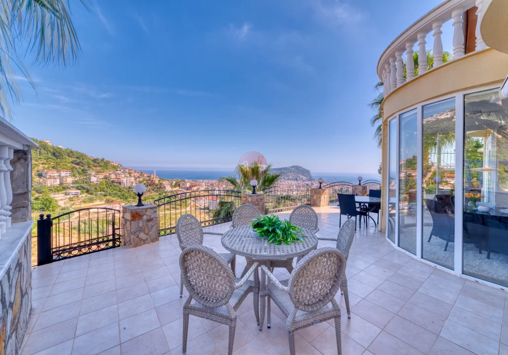 Alanya Tepe’de Deniz Manzaralı Lüks Diamond Villa Satılık