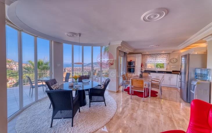 Alanya Tepe’de Deniz Manzaralı Lüks Diamond Villa Satılık