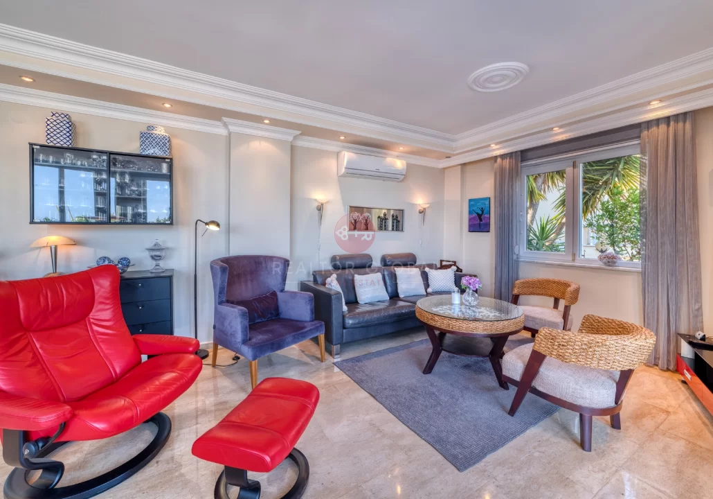 Alanya Tepe’de Deniz Manzaralı Lüks Diamond Villa Satılık