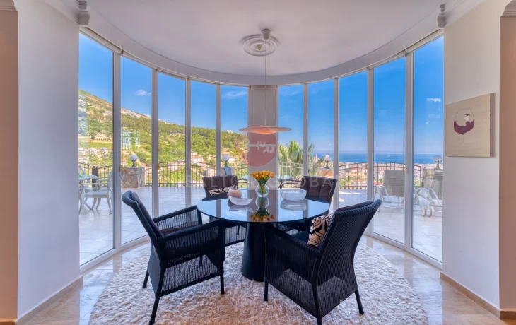 Alanya Tepe’de Deniz Manzaralı Lüks Diamond Villa Satılık