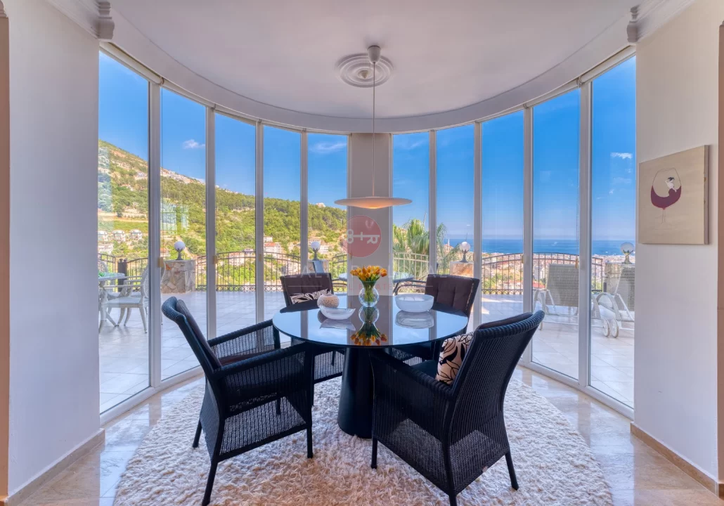 Alanya Tepe’de Deniz Manzaralı Lüks Diamond Villa Satılık