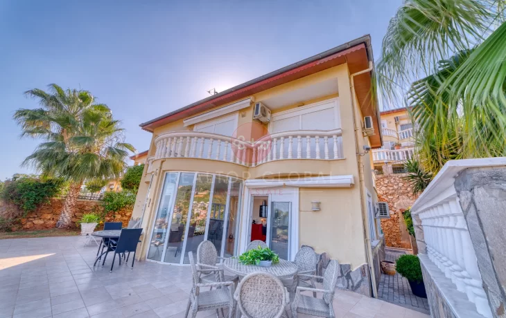 Alanya Tepe’de Deniz Manzaralı Lüks Diamond Villa Satılık