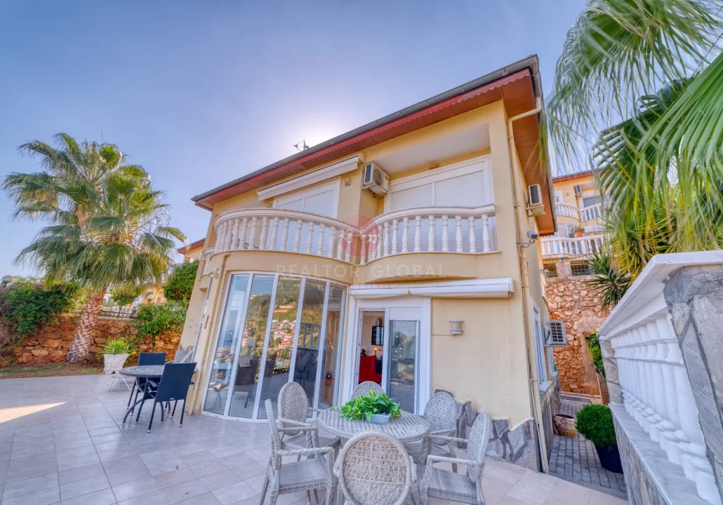 Alanya Tepe’de Deniz Manzaralı Lüks Diamond Villa Satılık