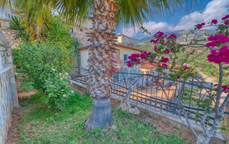Alanya Tepe’de Deniz Manzaralı Lüks Diamond Villa Satılık
