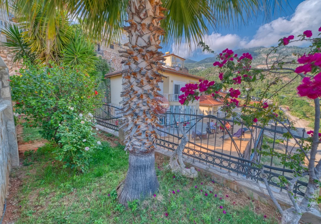 Alanya Tepe’de Deniz Manzaralı Lüks Diamond Villa Satılık