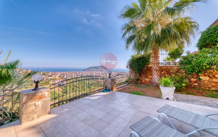 Alanya Tepe’de Deniz Manzaralı Lüks Diamond Villa Satılık