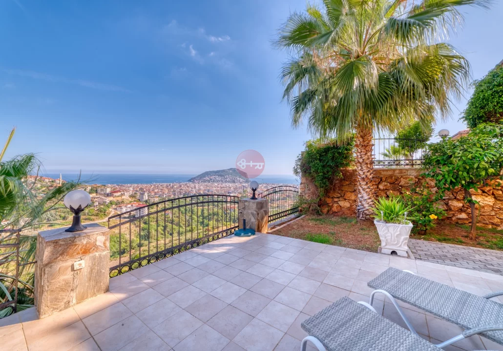 Alanya Tepe’de Deniz Manzaralı Lüks Diamond Villa Satılık