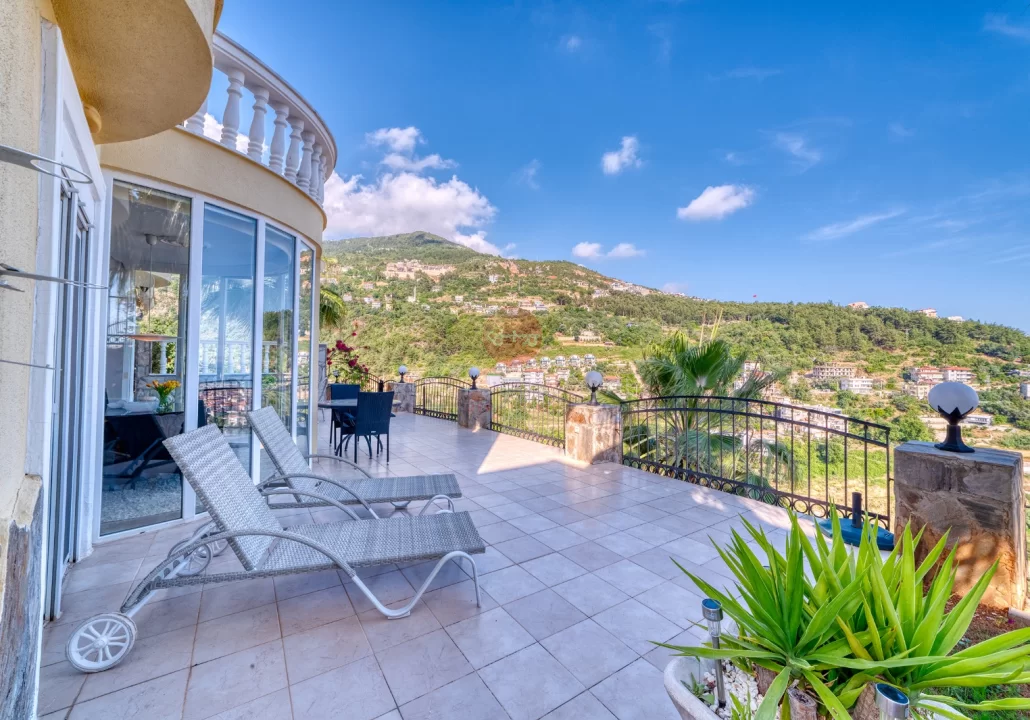 Alanya Tepe’de Deniz Manzaralı Lüks Diamond Villa Satılık