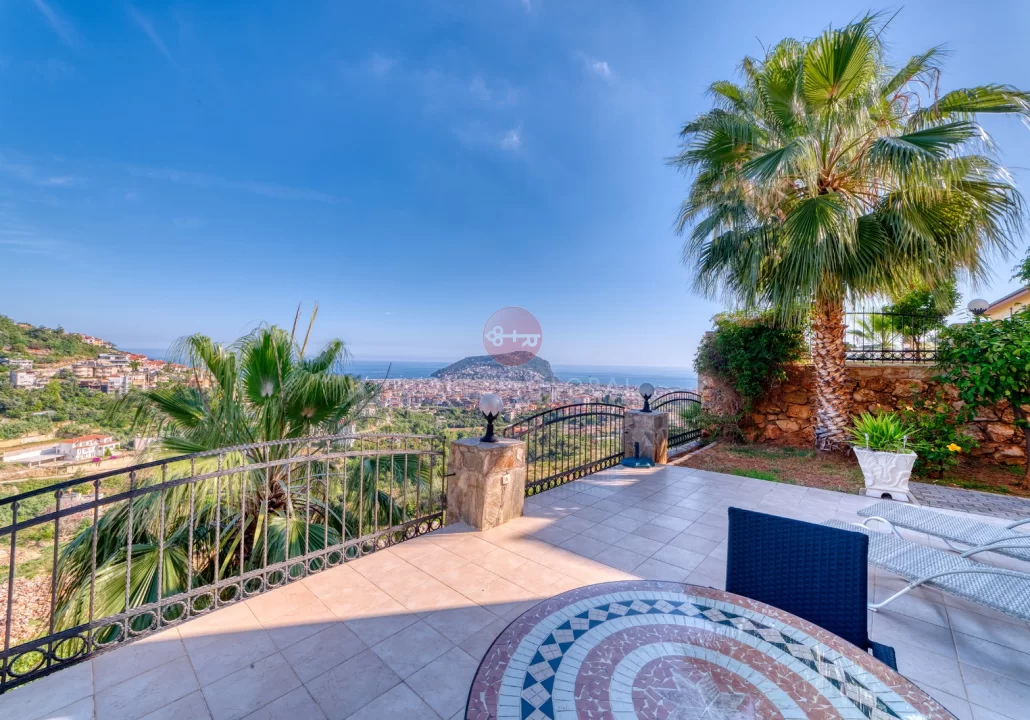Alanya Tepe’de Deniz Manzaralı Lüks Diamond Villa Satılık