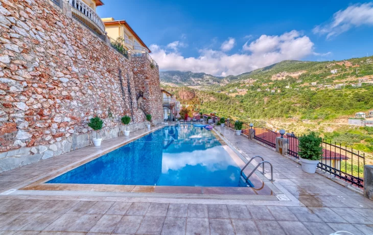 Alanya Tepe’de Deniz Manzaralı Lüks Diamond Villa Satılık