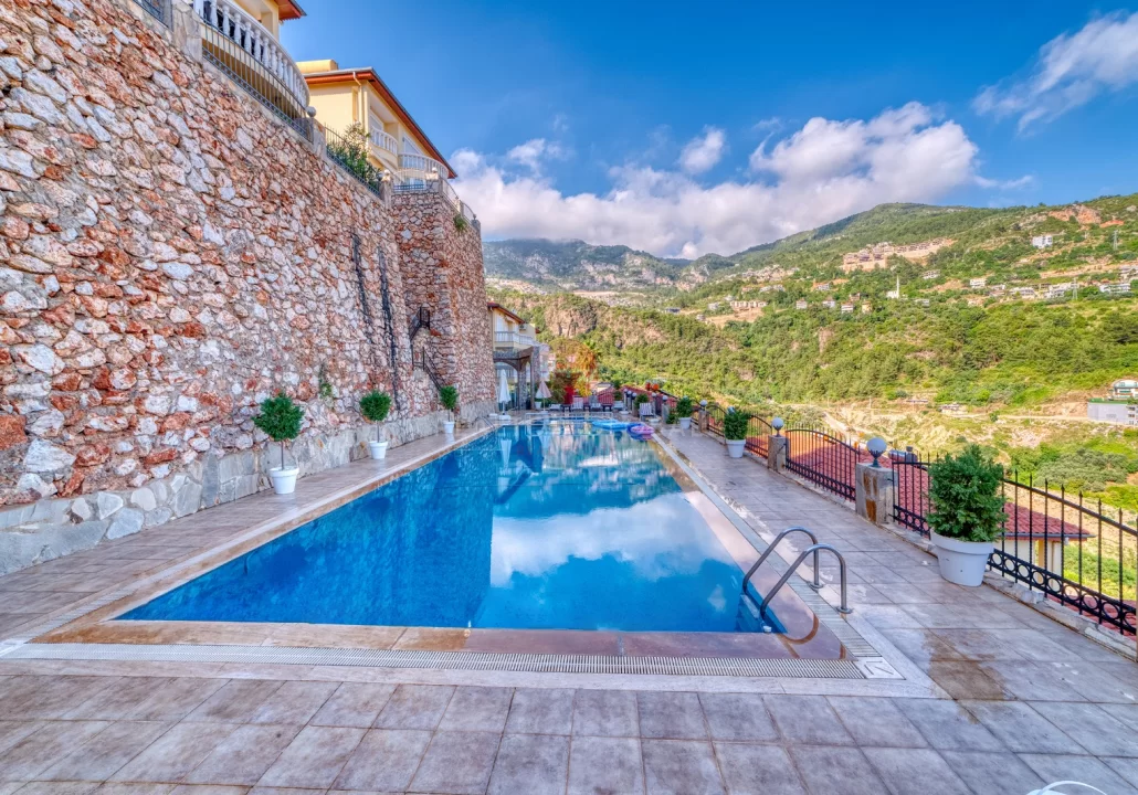 Alanya Tepe’de Deniz Manzaralı Lüks Diamond Villa Satılık
