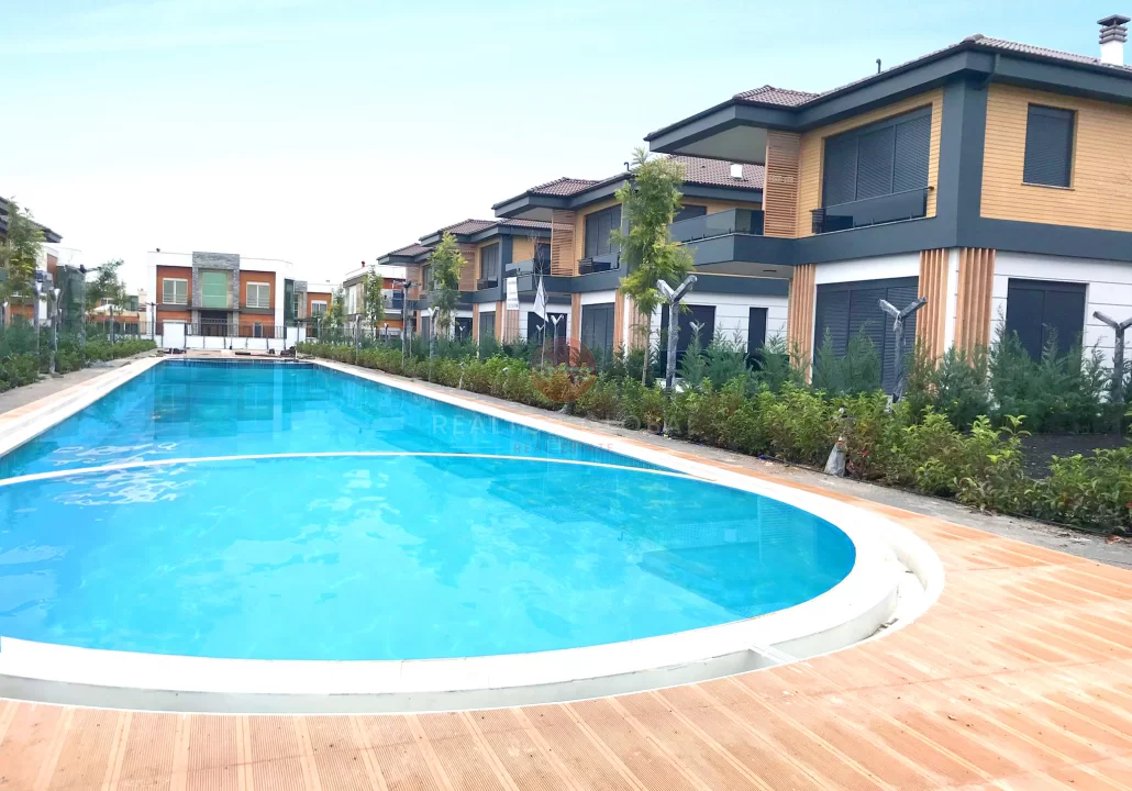Luxury Villa for Sale in an Exclusive With Rich Facilities and in a Exxclusive Residential Complex