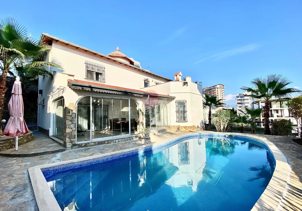 Capture the Perfect Harmony of Sea and Mountain Atmosphere with a Villa for Sale in Alanya