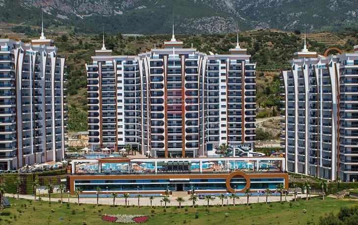 Luxurious Furnished Three-Bedroom Apartment For Sale in Alanya
