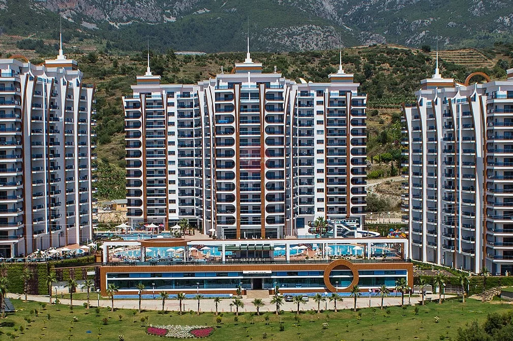 Luxurious Furnished Three-Bedroom Apartment For Sale in Alanya