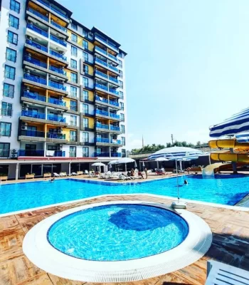 Erleben Sie das Stadtleben in vollen Zügen mit einer zum Verkauf stehenden Wohnung in Alanya