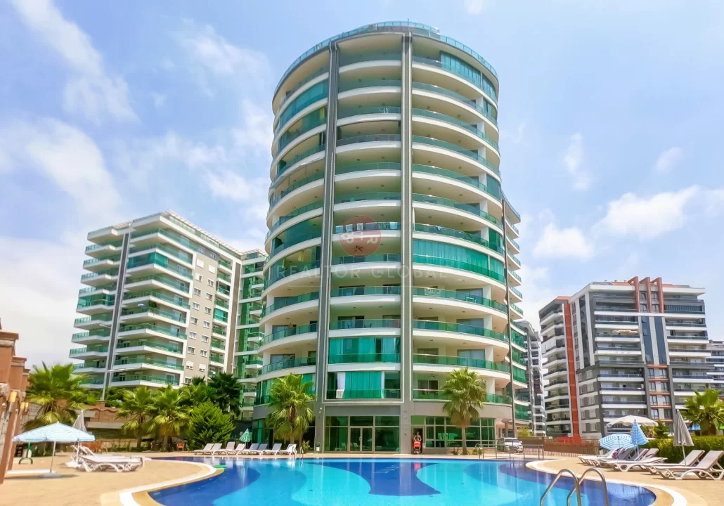 Glamorous Interiors One-bedroom Apartment For Sale in Alanya