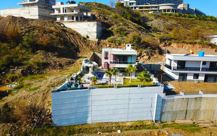 Real Estate Unique Opportunity, A Three-Bedroom Villa For Sale in Alanya