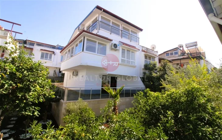 Lavish Interiors, A Close To The Beach Villa For Sale in Alanya