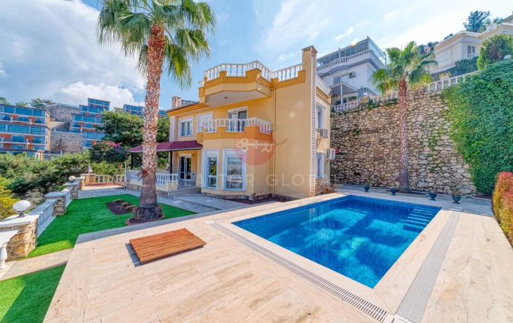  Villa For Sale in Alanya Offers Splendid Comfortable Spaces And Inexplicable Sea Views